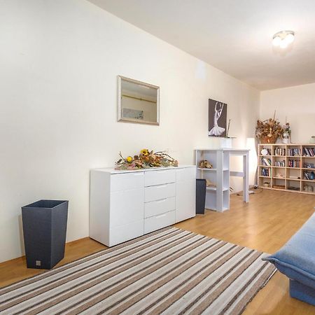 Awesome Apartment In Stara Baska 1 With Kitchen ภายนอก รูปภาพ