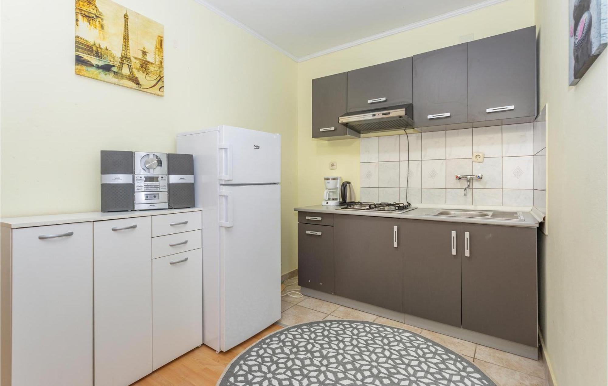 Awesome Apartment In Stara Baska 1 With Kitchen ภายนอก รูปภาพ