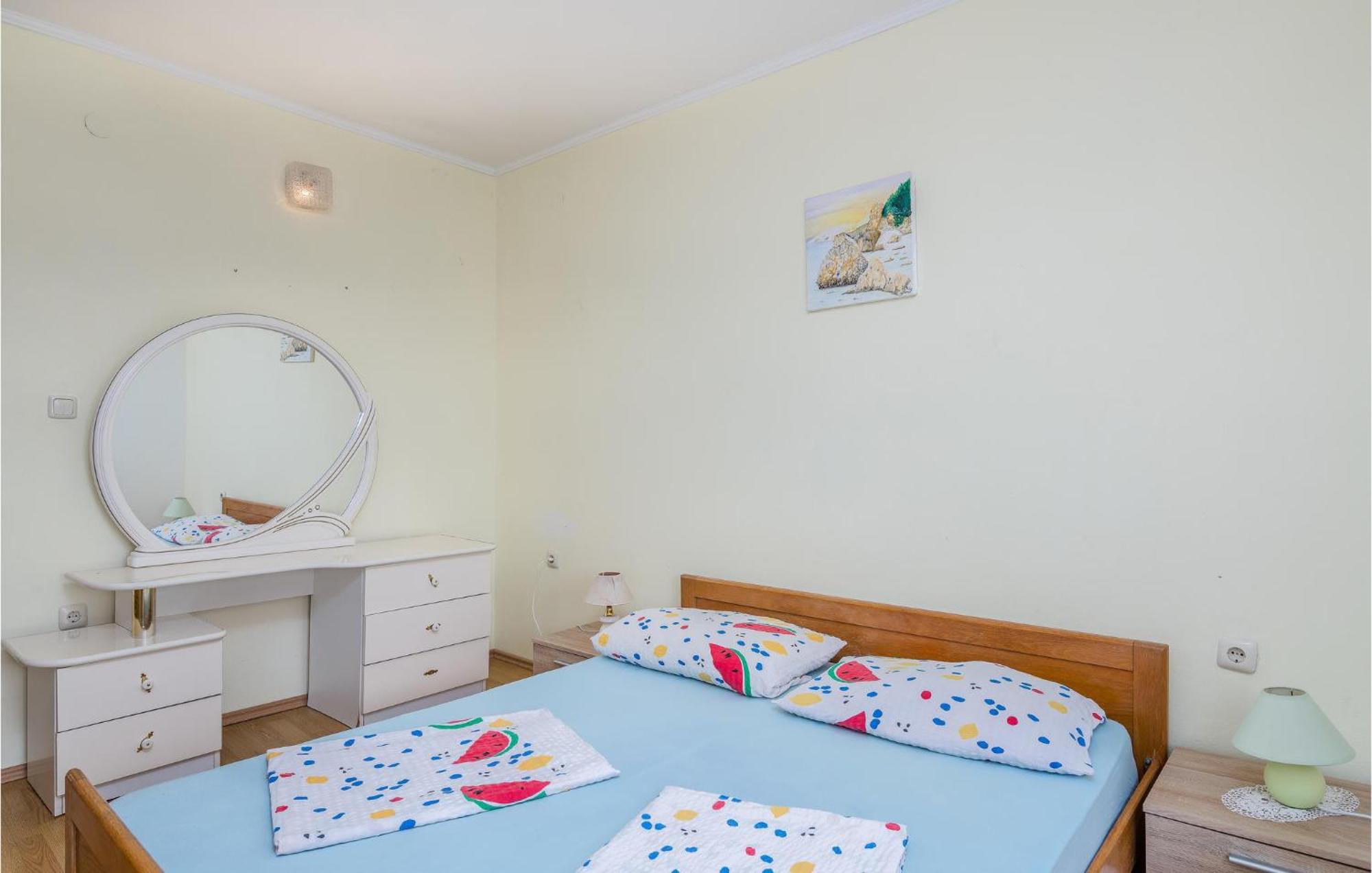 Awesome Apartment In Stara Baska 1 With Kitchen ภายนอก รูปภาพ