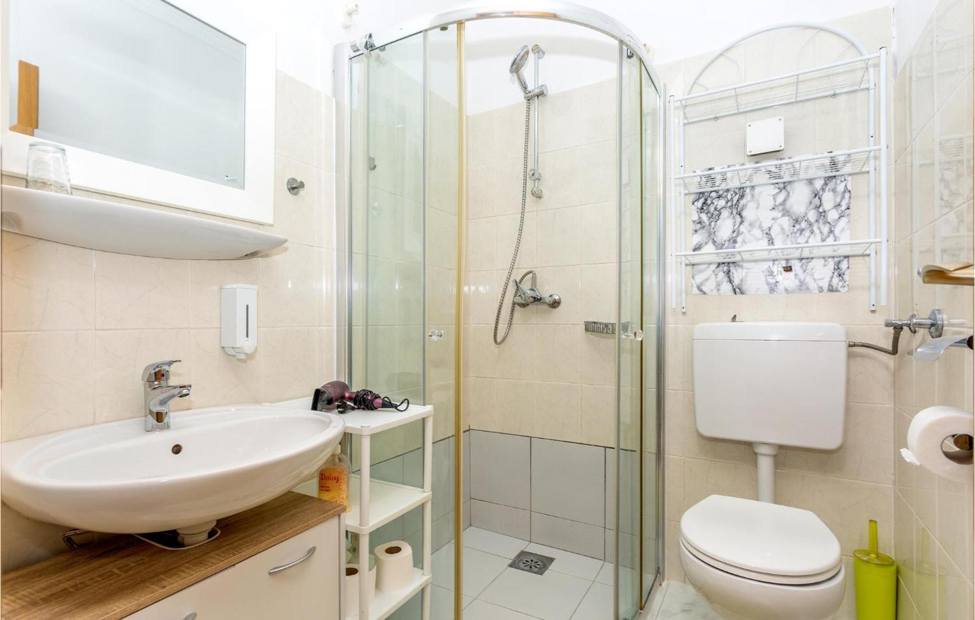 Awesome Apartment In Stara Baska 1 With Kitchen ภายนอก รูปภาพ