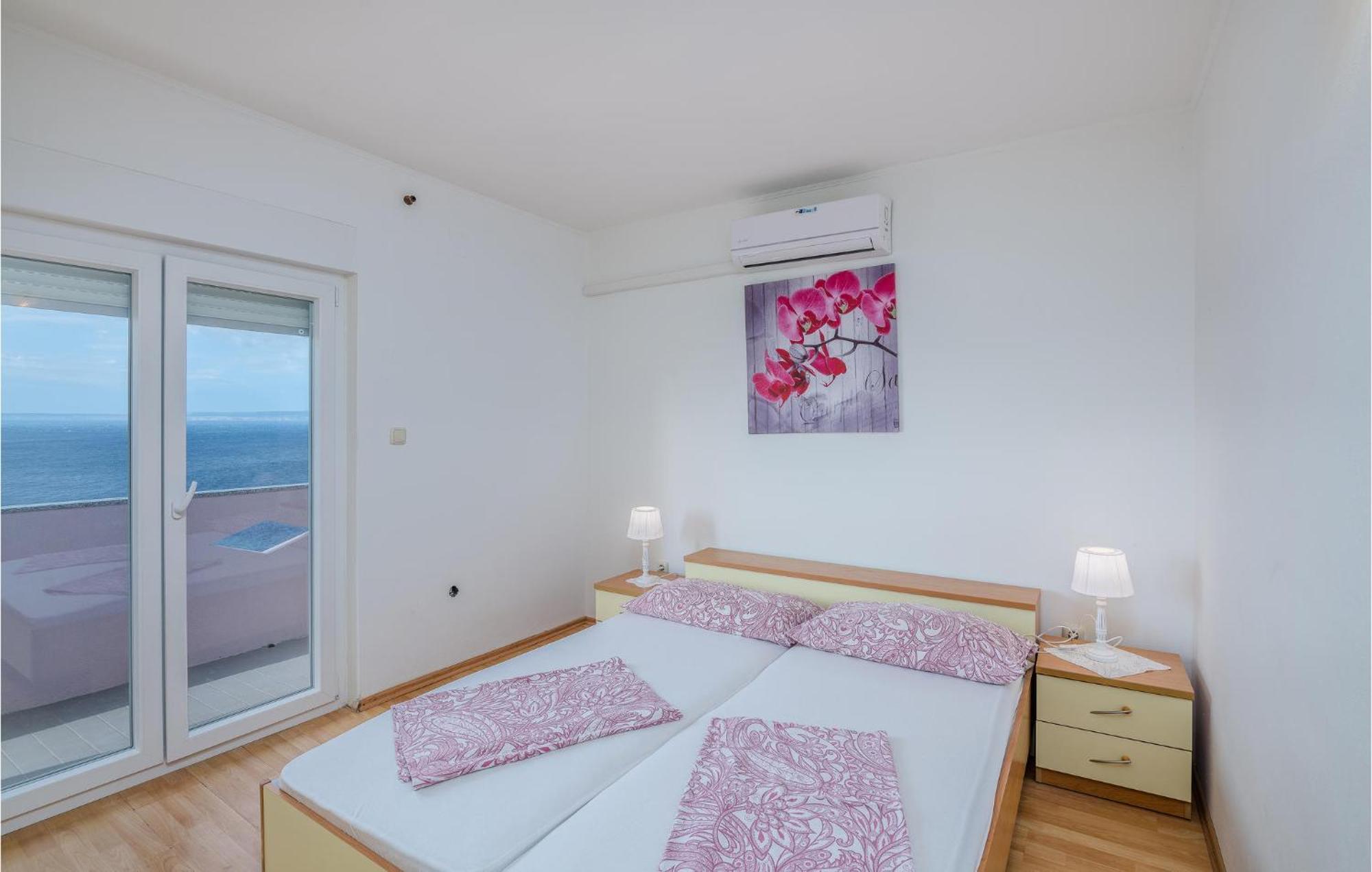 Awesome Apartment In Stara Baska 1 With Kitchen ภายนอก รูปภาพ